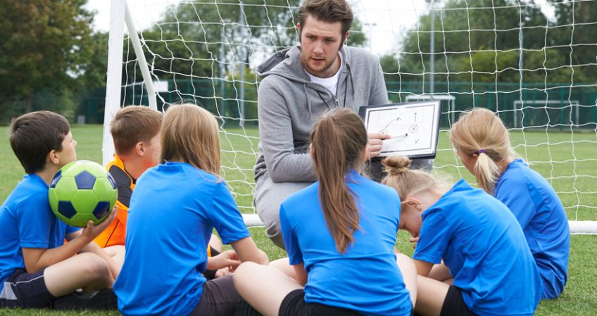 Descubre cómo ser entrenador de fútbol 2025